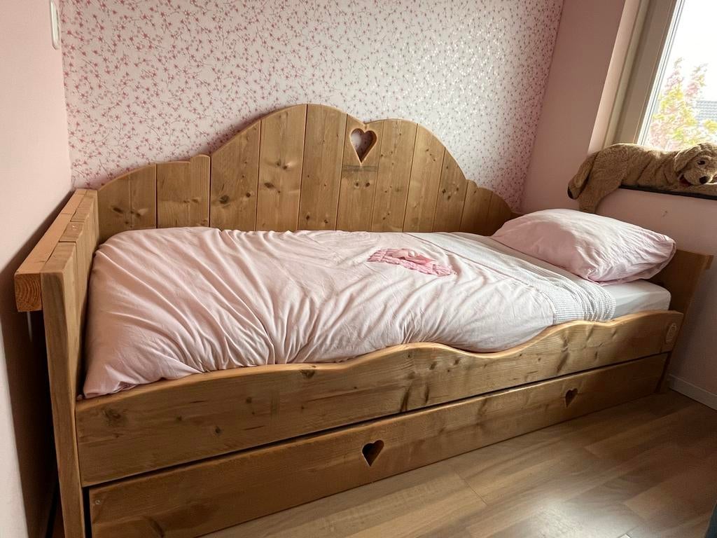 Houten kinderbed met hartjes, Ophalen, Gebruikt, 70 tot 85 cm, Matras