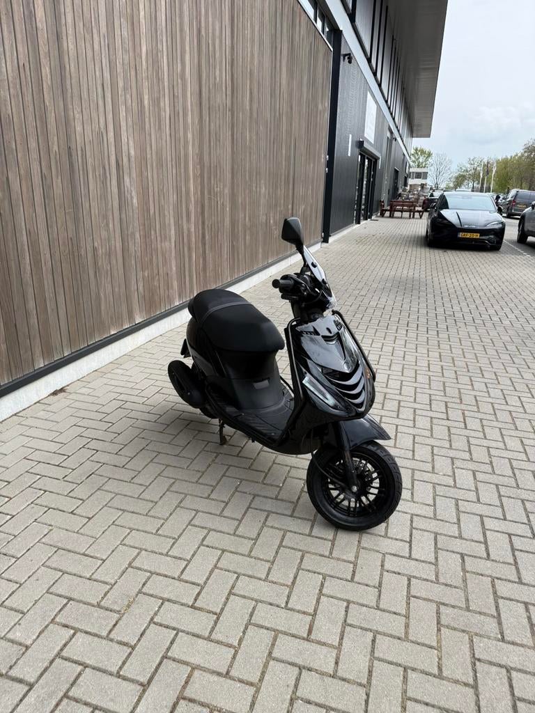 Piaggio Zip 2020 - Zwart met unieke upgrades, Ophalen, Zo goed als nieuw, Piaggio