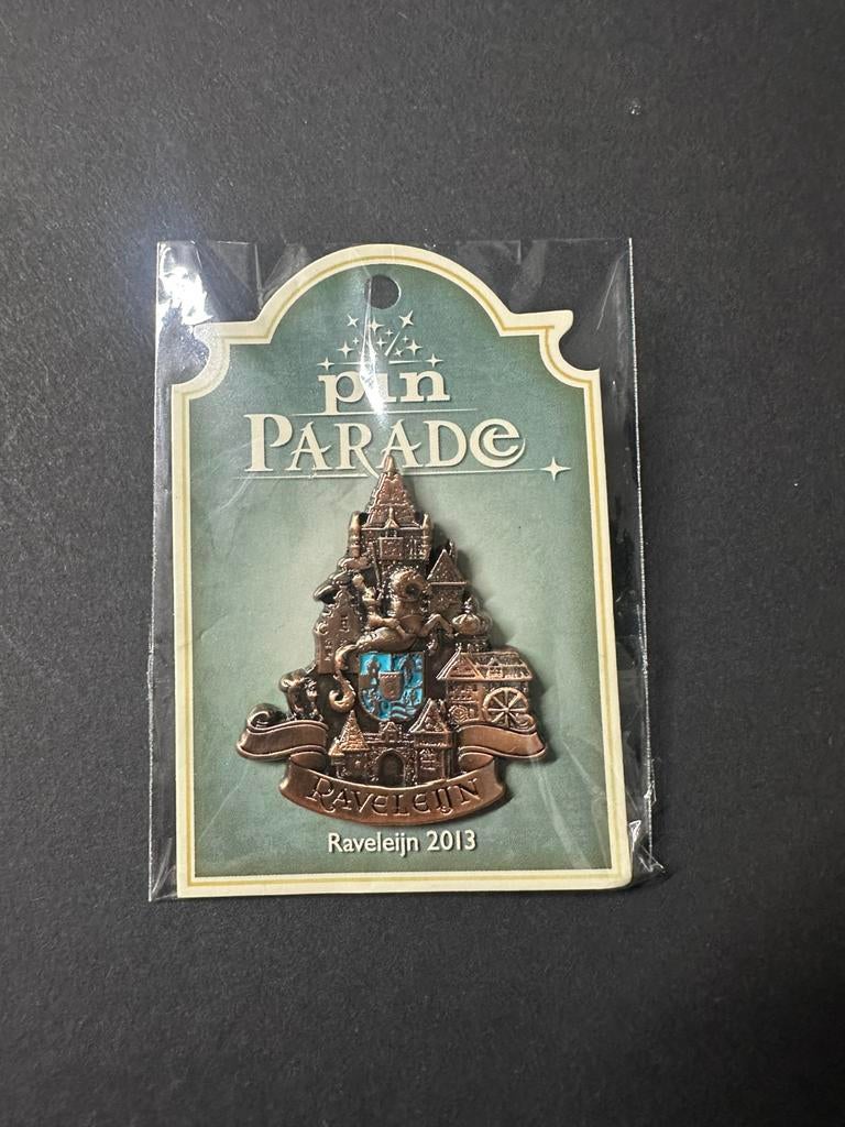 Efteling pin Raveleijn 2013, Verzamelen, Ophalen of Verzenden, Zo goed als nieuw, Button of Speldje