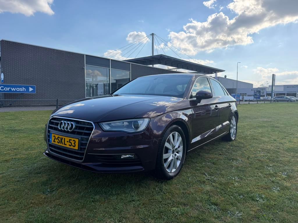 Audi A3 1.4 Tfsi Automaat COD Sedan S-tronic 2013 Rood, Auto's, Audi, Stof, 1225 kg, 4 cilinders, Origineel Nederlands