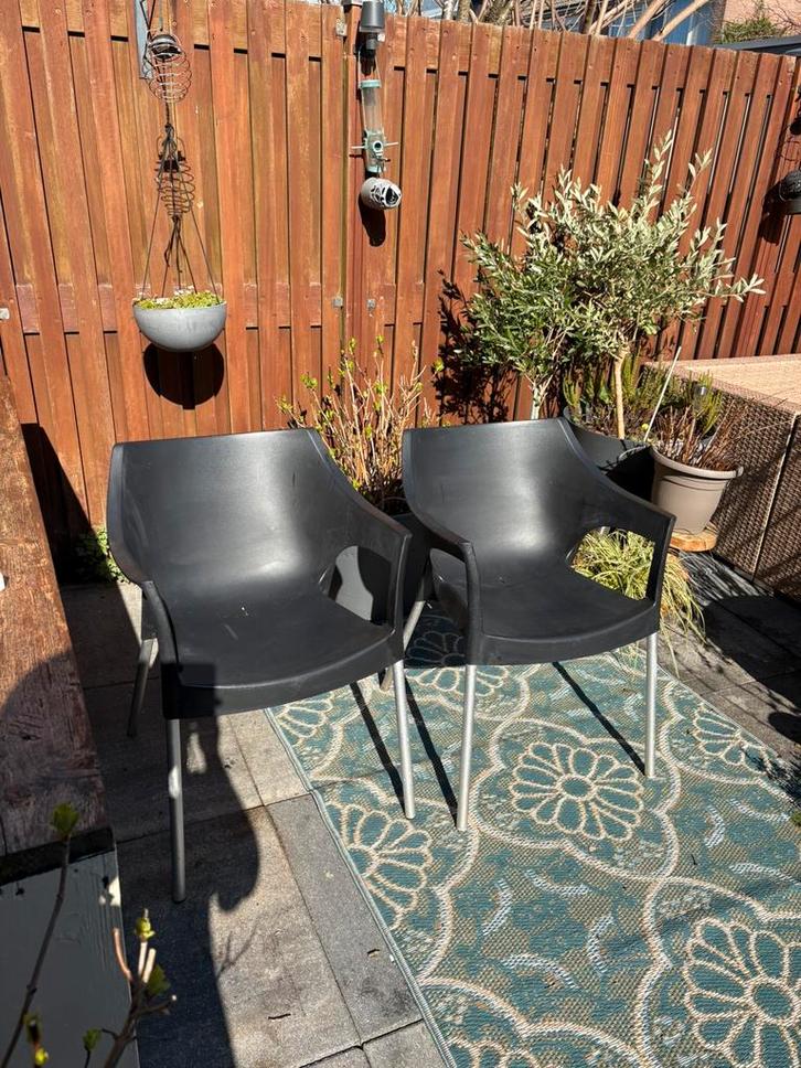 4 zwarte kuip tuinstoelen voor 20 euro samen, Tuin en Terras, Tuinstoelen, Gebruikt, Kunststof, Stapelbaar, Ophalen