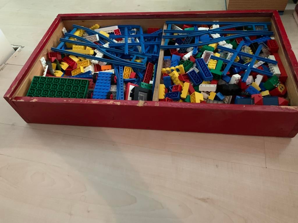 Doos lego veel trein onderdelen, Kinderen en Baby's, Speelgoed | Duplo en Lego, Ophalen of Verzenden, Gebruikt