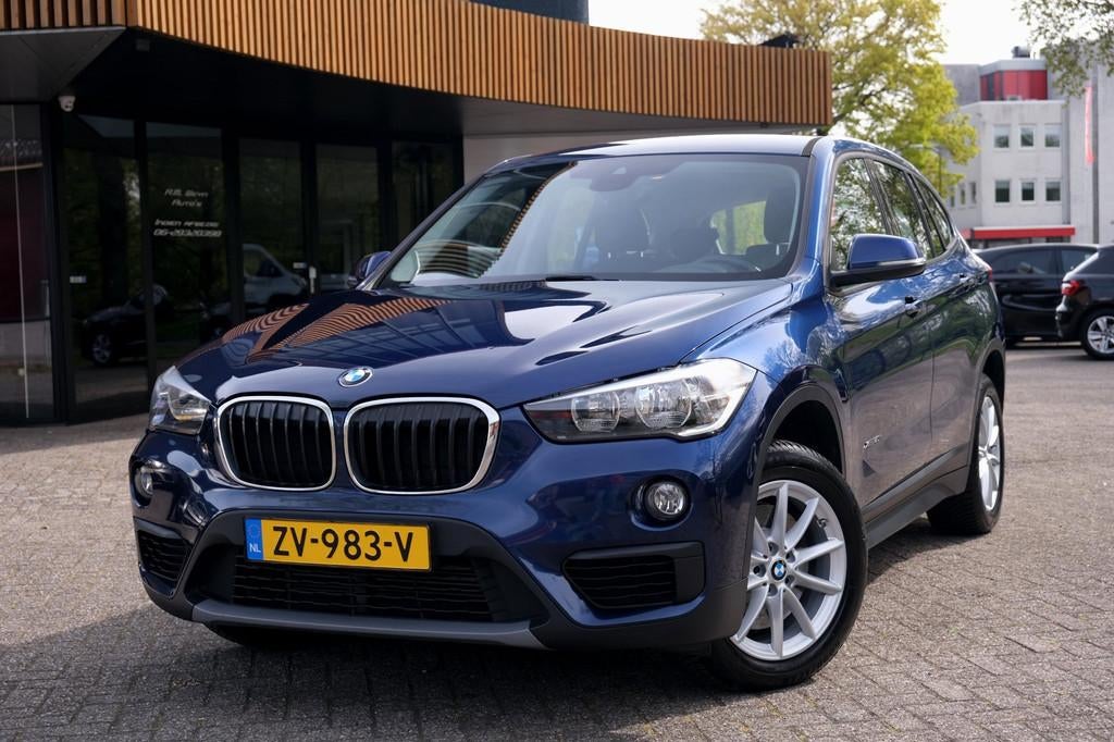 BMW X1 XDrive20i Centennial Executive|Rijklaar!|Trekhaak|Sto, 1998 cc, Stof, Gebruikt, 2000 kg
