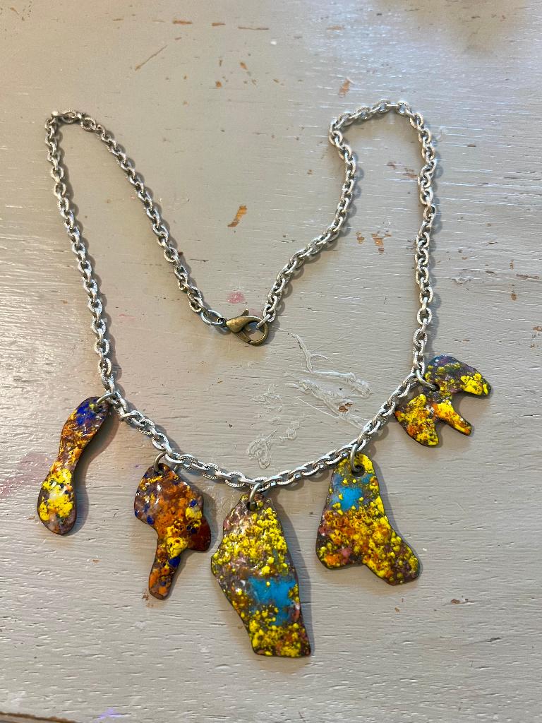 Vintage emaille retro bedels bedelketting ketting collier, Ophalen of Verzenden, Zo goed als nieuw, Overige materialen, Met hanger