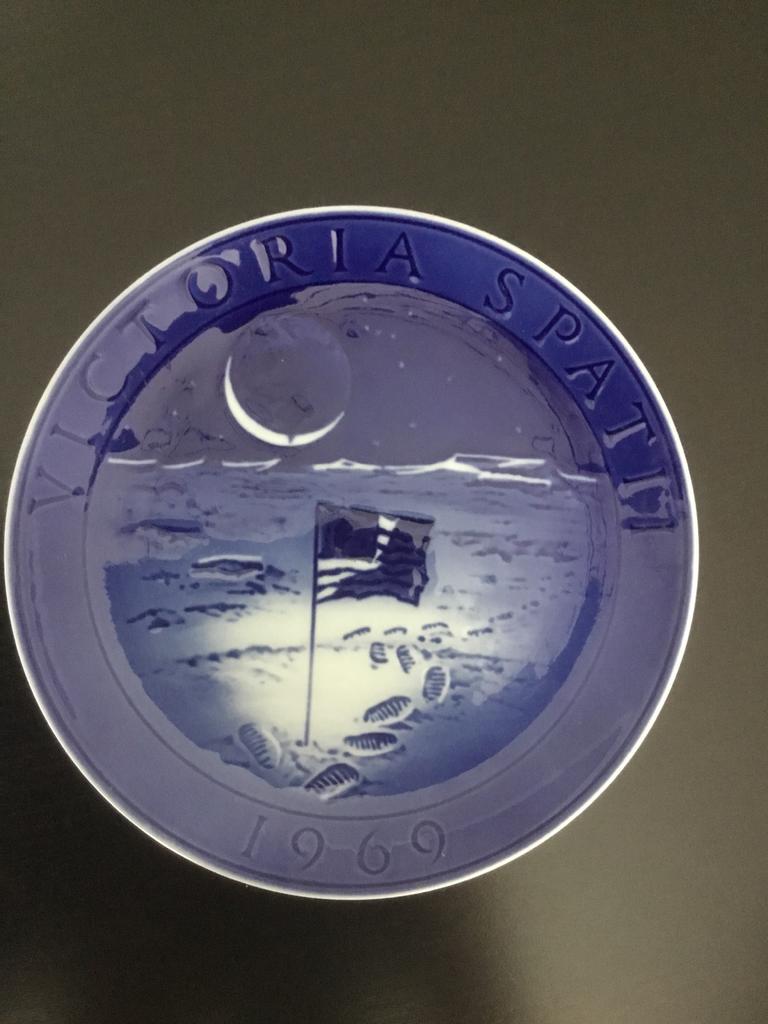 Royal Copenhagen wandbord maanlanding 1969, Antiek en Kunst, Antiek | Wandborden en Tegels, Ophalen of Verzenden