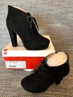 Zwarte suède veterlaarsjes met hak, maat 37, Ophalen of Verzenden, Zo goed als nieuw, Zwart, Lage of Enkellaarzen