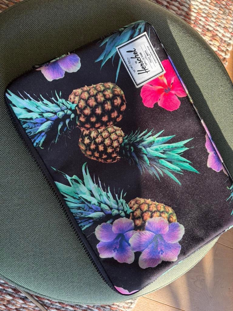 Herschel laptop hoes 15 inch, Computers en Software, Laptophoezen, Ophalen of Verzenden, 15 inch, Zo goed als nieuw