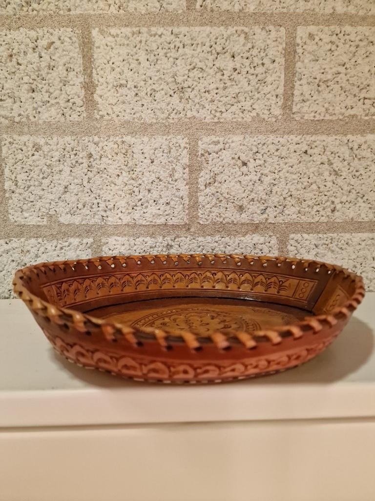 Lederen mand - souvenir  Paraguay, Huis en Inrichting, Woonaccessoires | Schalen en Manden, Ophalen of Verzenden, Rond, Riet