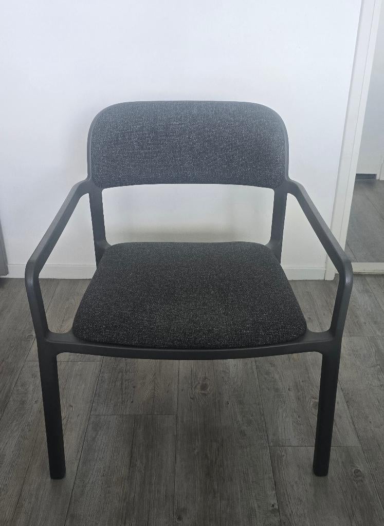 Moderne grijze  Ikea stoel met armleuningen, Huis en Inrichting, Fauteuils, Ophalen, Stof, Minder dan 75 cm, Zo goed als nieuw