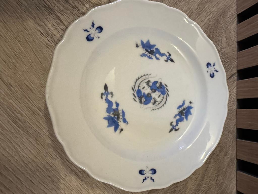 Meissen wit bord met blauw bloemmotief, Antiek en Kunst, Antiek | Servies los, Verzenden