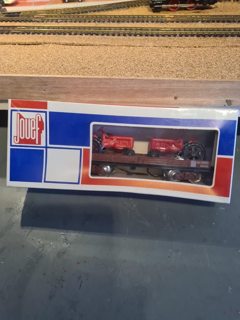 Jouef wagon 6520 met 2x tractor nieuw in OVP, Gelijkstroom, Jouef, Ophalen of Verzenden, Nieuw