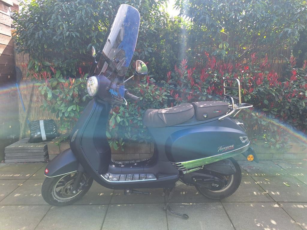 45km brommer GTS Toscana 3jr 3700km, Zo goed als nieuw, Benzine, Ophalen, Overige merken