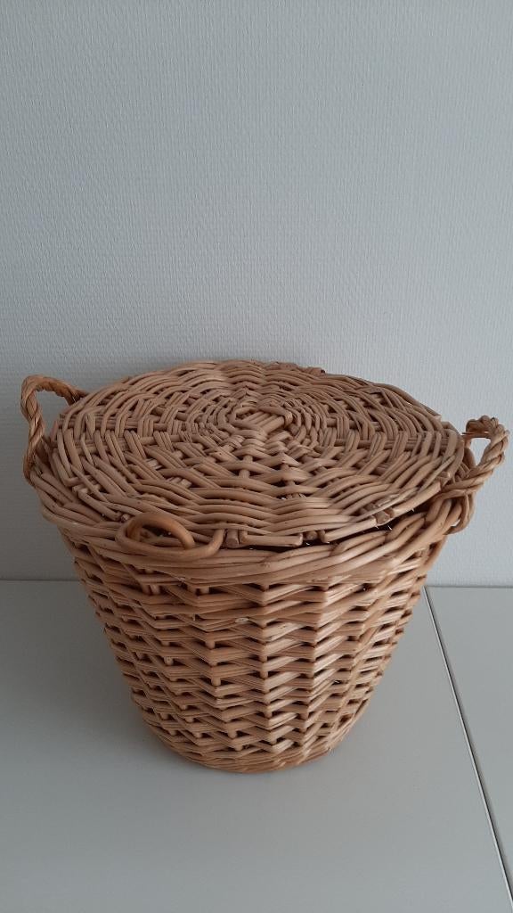Rieten mand, Huis en Inrichting, Woonaccessoires | Schalen en Manden, Ophalen, Mand, Rond, Zo goed als nieuw