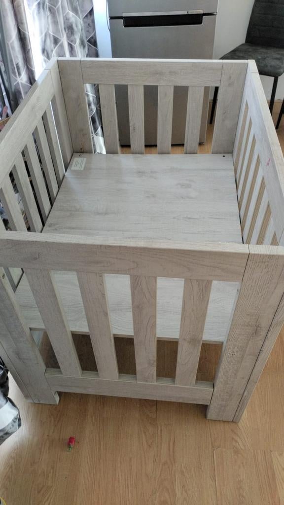 Stevige houten baby box - Lichtgrijs, Ophalen of Verzenden, Gebruikt, Vierkant