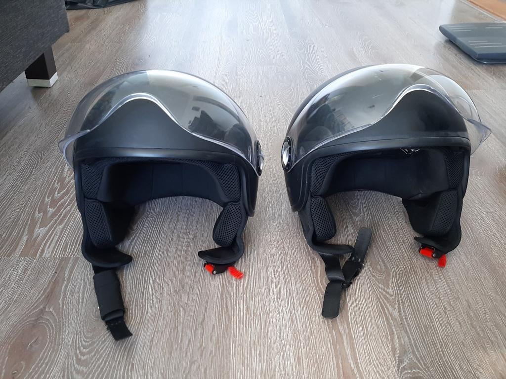 2 bromfietshelmen merk VITO, Fietsen en Brommers, Brommerhelmen, Ophalen, Gebruikt, Medium, VITO