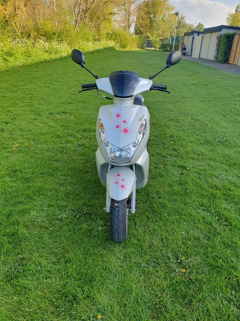 Peugeot kisbee uit 2010, Ophalen, Zo goed als nieuw, Benzine, Peugeot