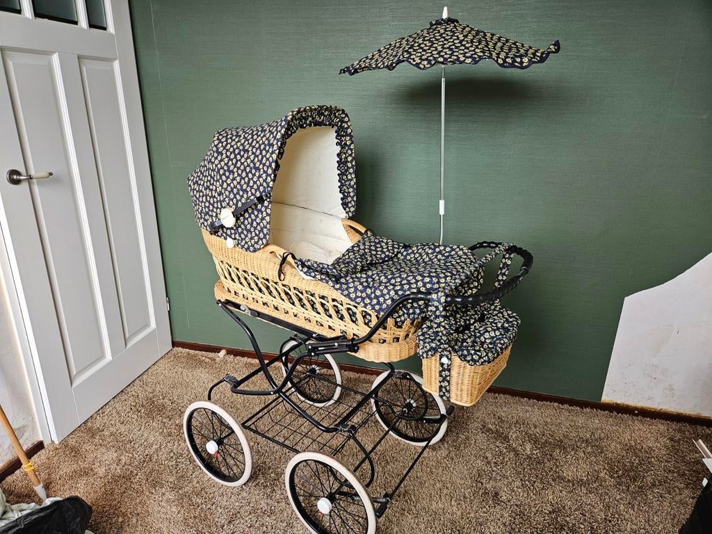 Vintage Knorr kinderwagen met matras, dekbed en overtrekset, Kinderen en Baby's, Kinderwagens en Combinaties, Gebruikt, Kinderwagen