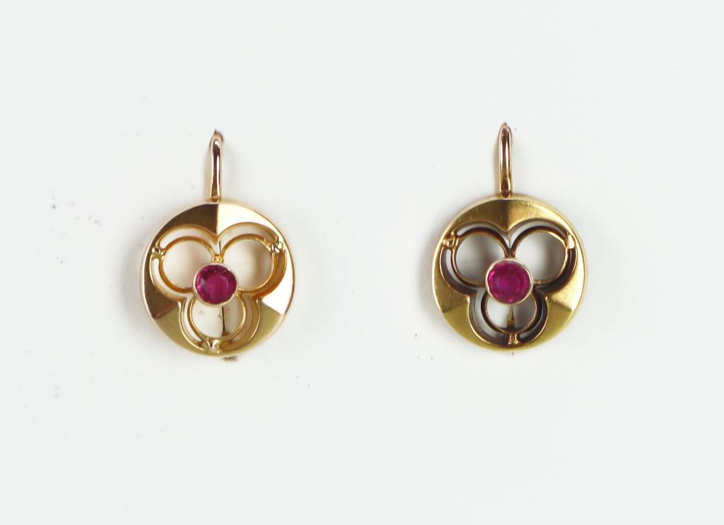 Antieke gouden oorbellen met robijn, Sieraden, Tassen en Uiterlijk, Antieke sieraden, Ophalen of Verzenden, Goud, Oorbellen, Met edelsteen