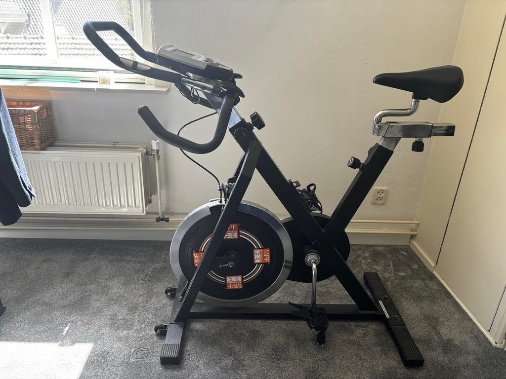 Hometrainer fiets - Ideaal voor thuisworkouts, Sport en Fitness, Fitnessapparatuur, Ophalen, Gebruikt, Metaal, Benen