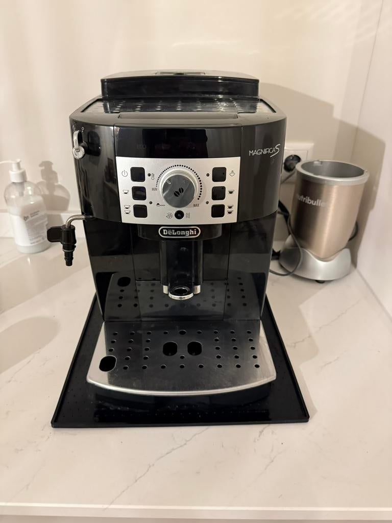De Longhi Magnifica S espressomachine, Witgoed en Apparatuur, Koffiezetapparaten, Ophalen, Gebruikt, Koffiemachine, Koffiebonen