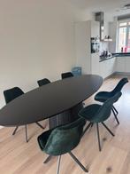 Moderne ovale eettafel met 6 fluwelen stoelen, Huis en Inrichting, Tafels | Eettafels, Ophalen, Overige materialen, 100 tot 150 cm