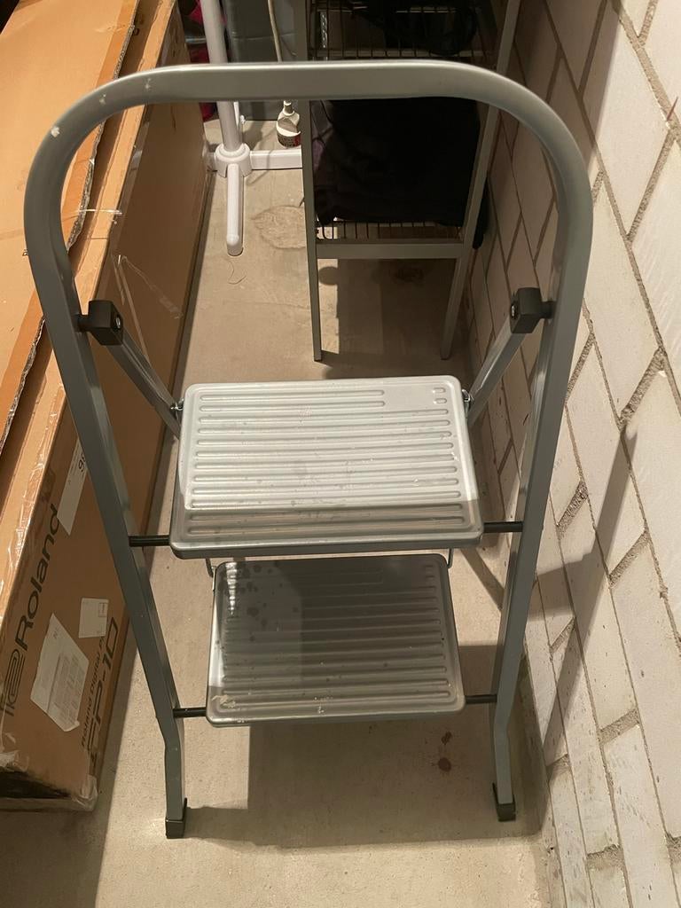 Compact Metal Step Stool / 2-Step Ladder - Grey, Ophalen, Gebruikt, Trap, Opvouwbaar of Inschuifbaar