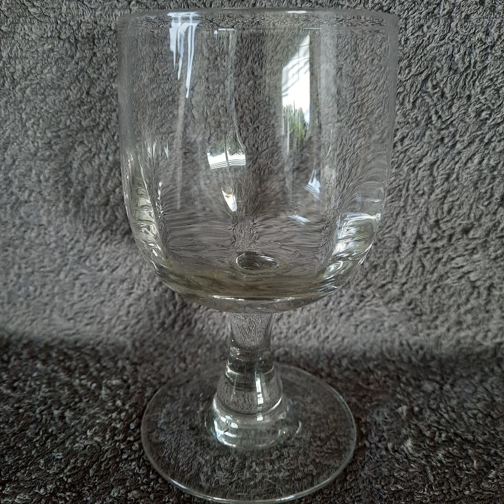 Wijnglas op voet, Ophalen of Verzenden