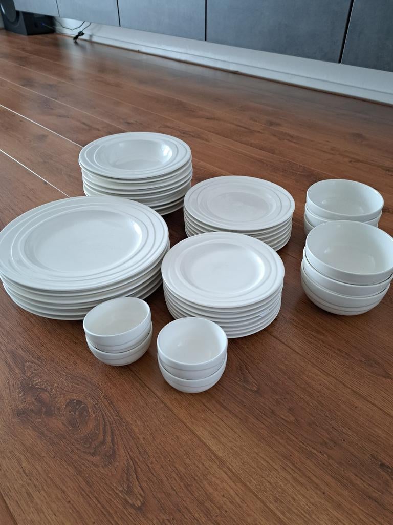 Jamie Olives Waves servies - 33 delig, Huis en Inrichting, Keuken | Servies, Ophalen, Gebruikt, Keramiek, Bord(en)