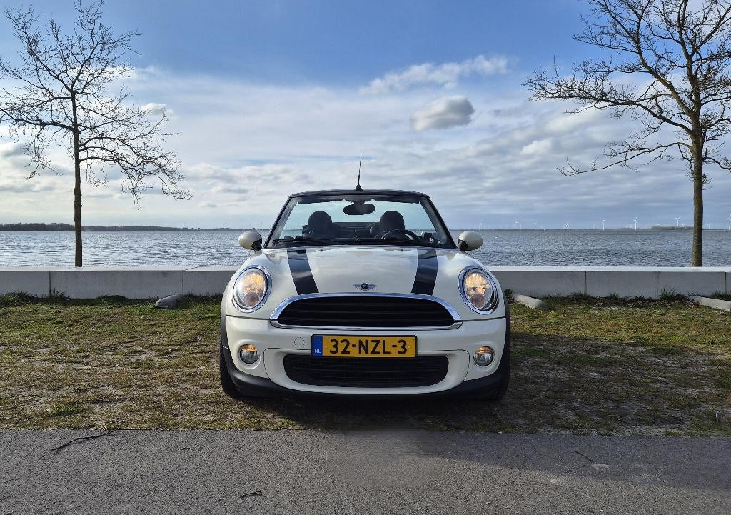 Prachtige MINI One Cabrio aut, rijklaar & goed onderhouden, Auto's, Mini, Euro 5, 15 km/l, Zwart, 4 cilinders
