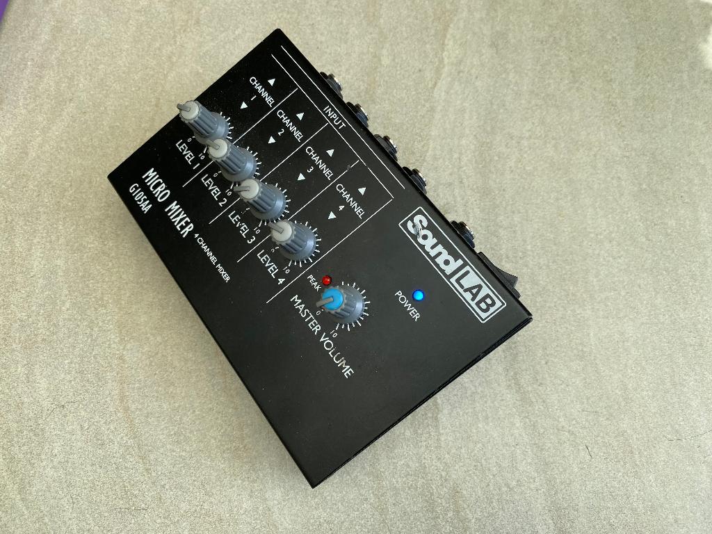 Soundlab 4 kanaals Mono Mixer, Ophalen of Verzenden, Zo goed als nieuw, Minder dan 5 kanalen, Microfooningang
