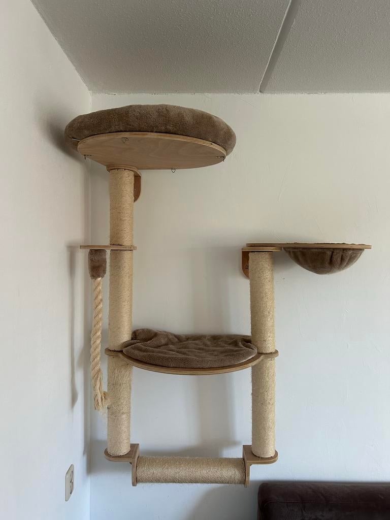 Grote krabpaal aan de muur, Ophalen, Zo goed als nieuw, Krabpaal