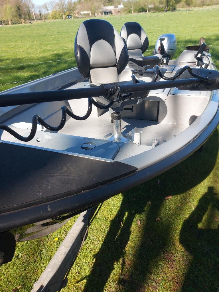 mooie visboot compleet klaar om te vissen, Watersport en Boten, Ophalen, 10 tot 30 pk, Zo goed als nieuw, 3 tot 6 meter