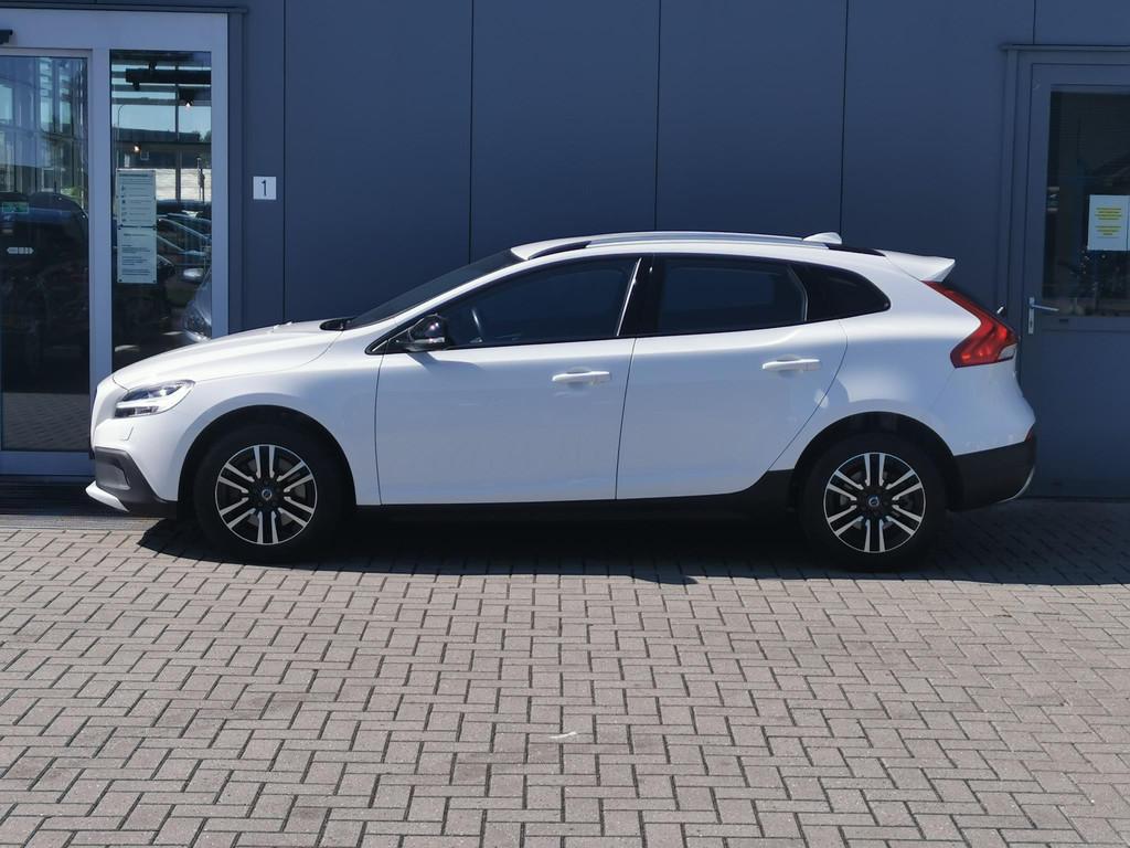 Volvo V40 Cross Country 2.0 T3 Nordic+ | Navigatie | Trekhaa, 12 maanden, Gebruikt, 4 cilinders, Leder en Stof