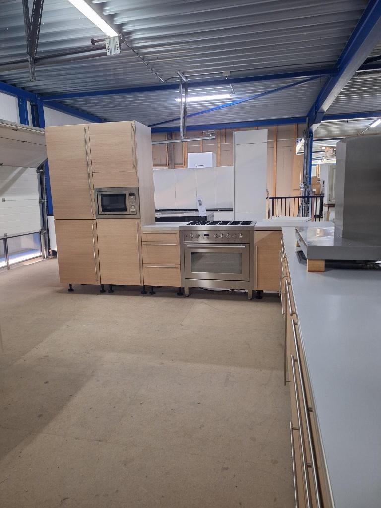 Keuken Compleet met APP 120Keukens op voorraad Nr 2910, Ophalen of Verzenden, Zo goed als nieuw, Hoekkeuken, Met kookeiland