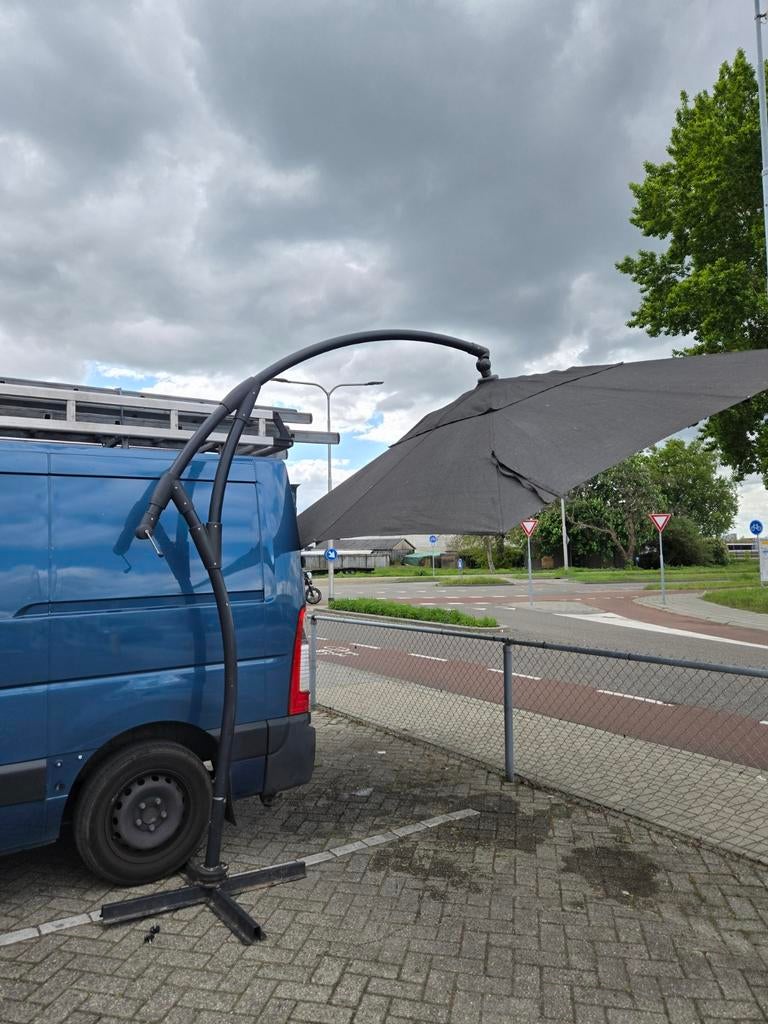 Madison Zweefparasol 400x400 cm, Tuin en Terras, Parasols, Ophalen of Verzenden, Gebruikt, Meer dan 4 meter, Zweefparasol