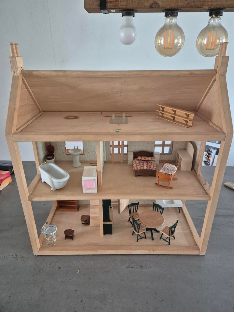 Prachtig poppenhuis met meubels, Kinderen en Baby's, Verzenden, Zo goed als nieuw, Poppenhuis