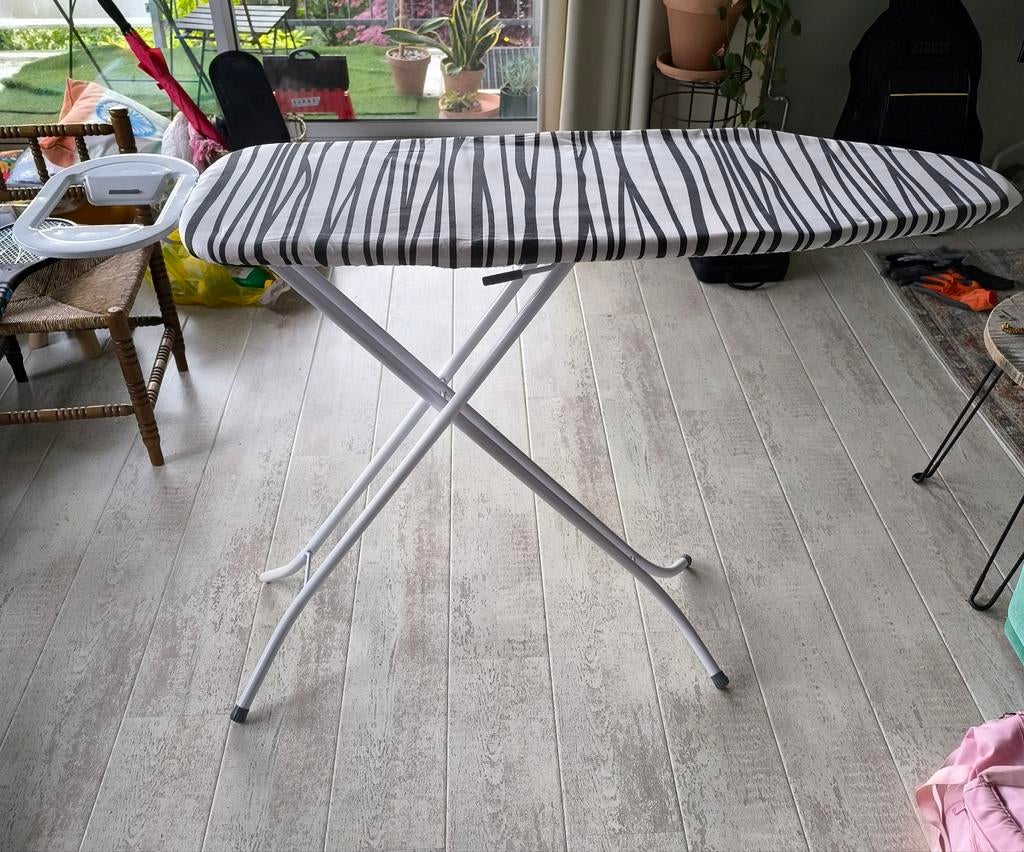 Strijkplank met zebraprint, Witgoed en Apparatuur, Strijkijzers en Strijkplanken, Ophalen, Gebruikt, Strijkijzer met snoer