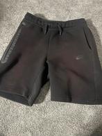 Nike tech korte broek, Kinderen en Baby's, Kinderkleding | Maat 158, Ophalen of Verzenden, Zo goed als nieuw, Jongen, Broek