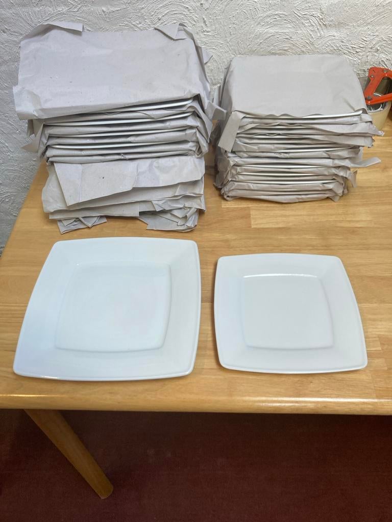 40 Witte vierkante borden Intermezzo, Huis en Inrichting, Keuken | Servies, Ophalen, Gebruikt, Keramiek, Bord(en)