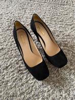 Prada hakken zwart suede, Kleding | Dames, Ophalen of Verzenden, Zo goed als nieuw, Zwart