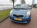 Toyota Yaris 1.3 Automaat 2006 – Airco – Met nieuwe APK, Auto's, Toyota, 40 €/maand, 750 kg, 4 cilinders, Blauw