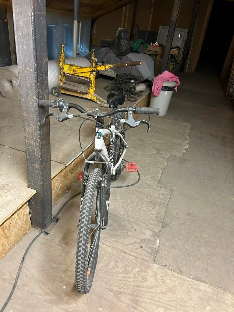 Mtb B'Twin 35cm frame, 24 inch wielen - heeft liefde nodig, Gebruikt, Hardtail, Ophalen of Verzenden, Overige merken