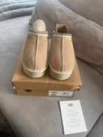 Ugg, Nieuw, Ophalen of Verzenden, Instappers, Beige