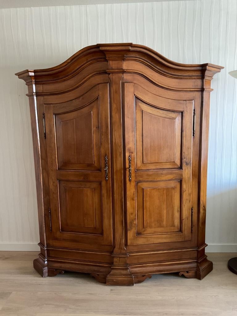 Houten kast met twee deuren, Ophalen, 25 tot 50 cm