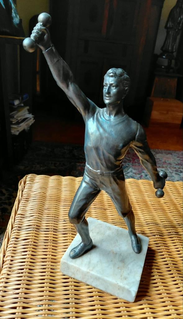 Fraai antiek beeldje van Otto Hoffman: Atleet met dumbels, Ophalen of Verzenden