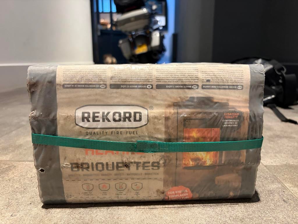 Rekord bruinkool briketten, ca 120 pakken, Tuin en Terras, Haardhout, 6 m³ of meer, Ophalen, Blokken