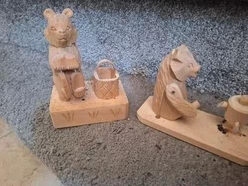 Twee houten beelden van beren, Antiek en Kunst, Kunst | Beelden en Houtsnijwerken, Ophalen of Verzenden