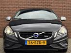 Volvo V60 2.0 T5 R-DESIGN | NL-AUTO! | DEALER OH | TREKHAAK!, Voorwielaandrijving, Euro 5, Zwart, 4 cilinders