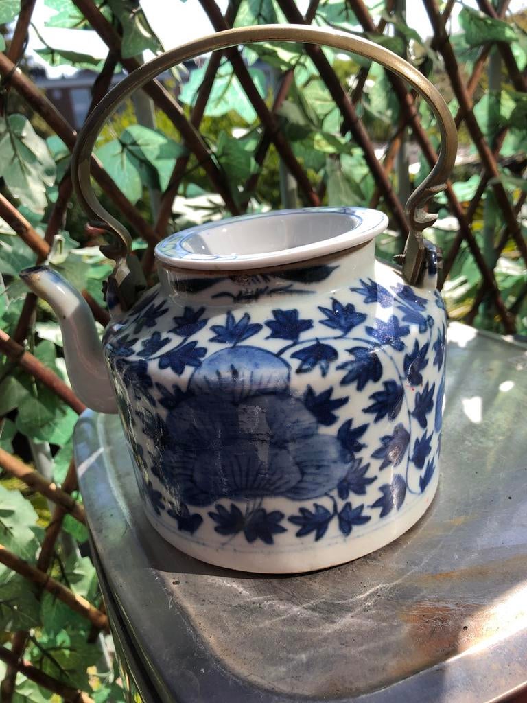 Antieke Chinese theepot met blauw-wit decor, Ophalen of Verzenden