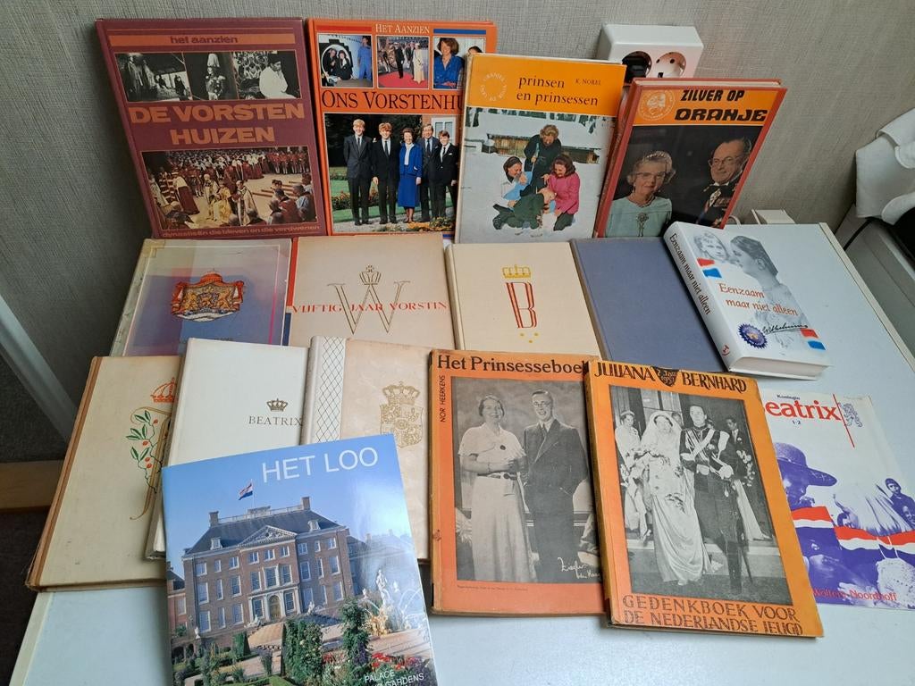 Diverse koningshuis boeken., Ophalen of Verzenden